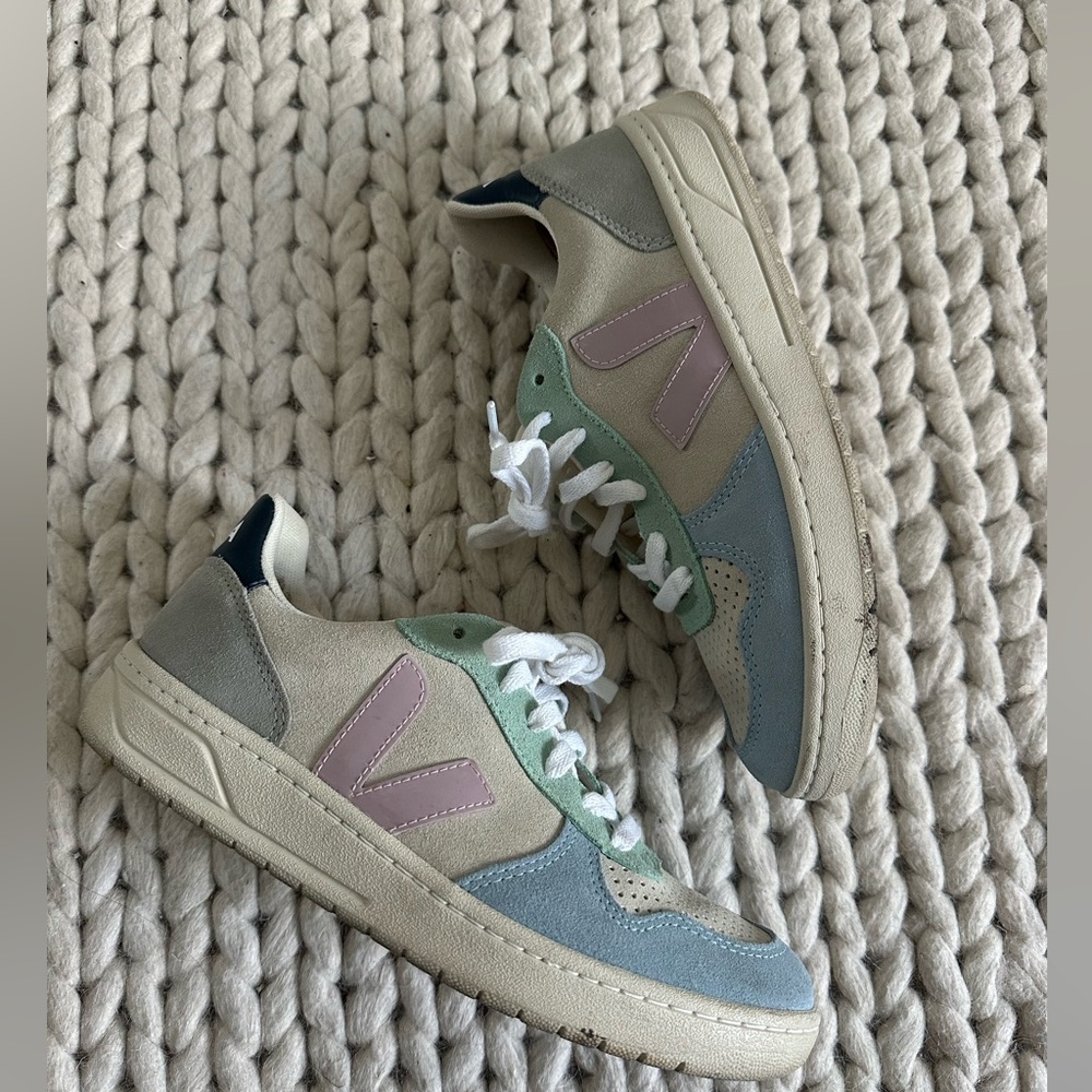Veja V-10 Sneaker